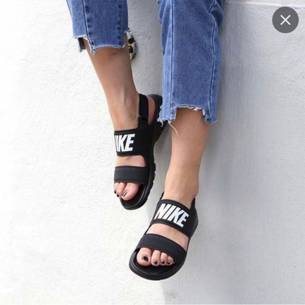 Nike Tanjun women’s sandals size 7